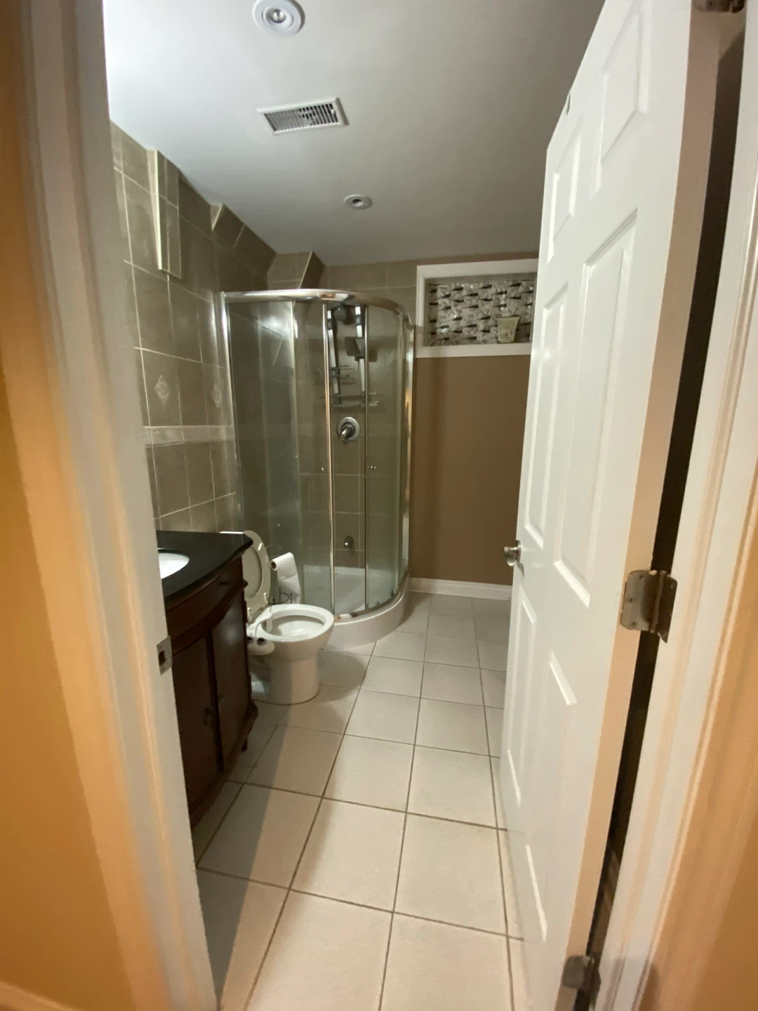 1 bed 1 bath Basement - photo 5