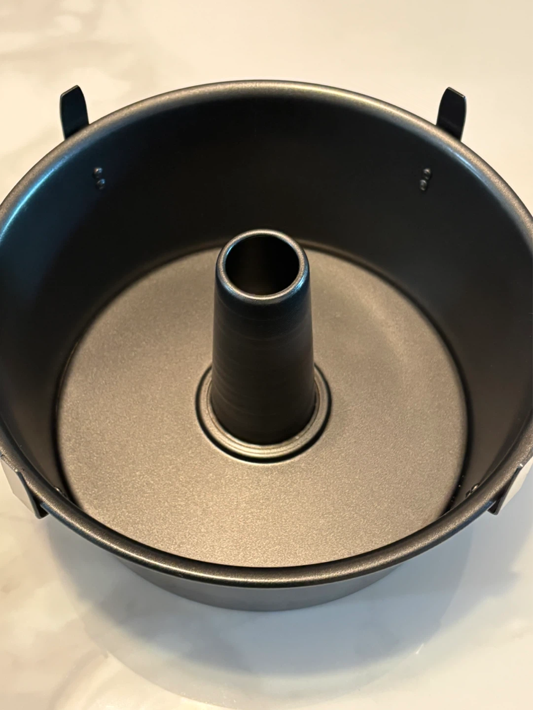 Angel Food Cake Pan with Removable Bottom