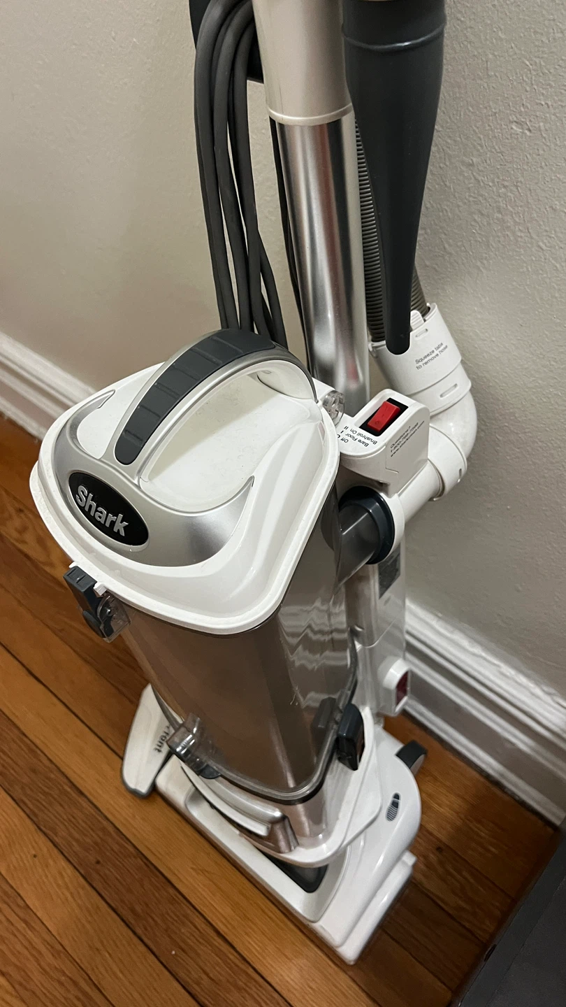Shark Navigator Professional Lift-Away Vacuum Cleaner - photo 3