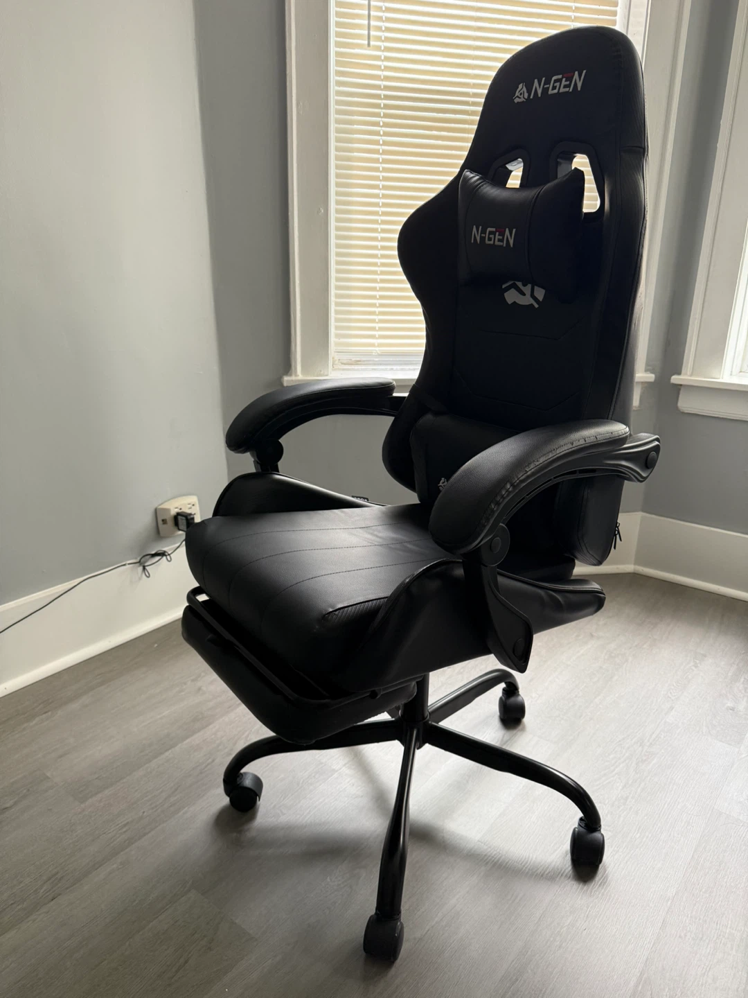 L-shaped Gaming desk and Gaming chair - photo 3