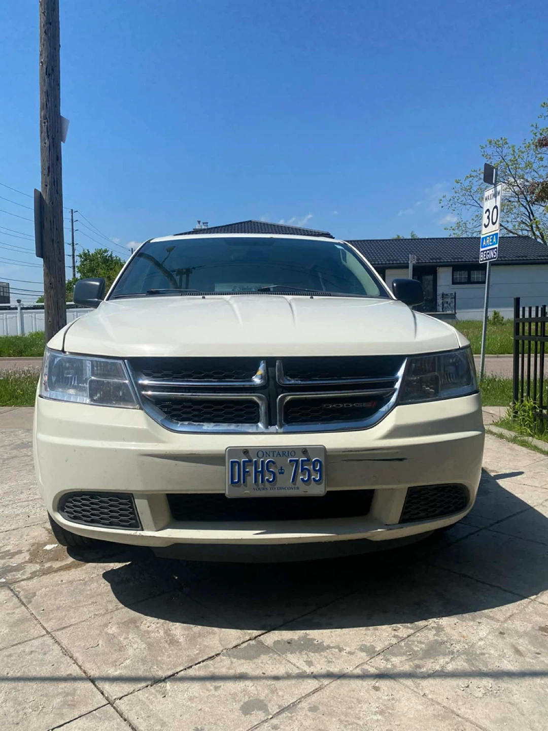 White Dodge Journey SUV 2014