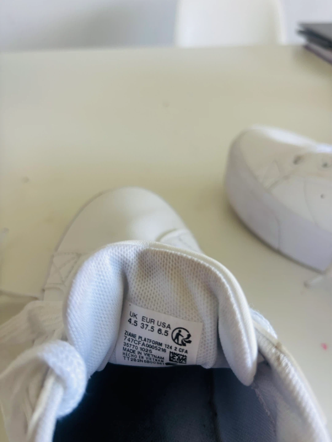 White Lacoste Women's Sneakers - Size 6.5 - photo 5