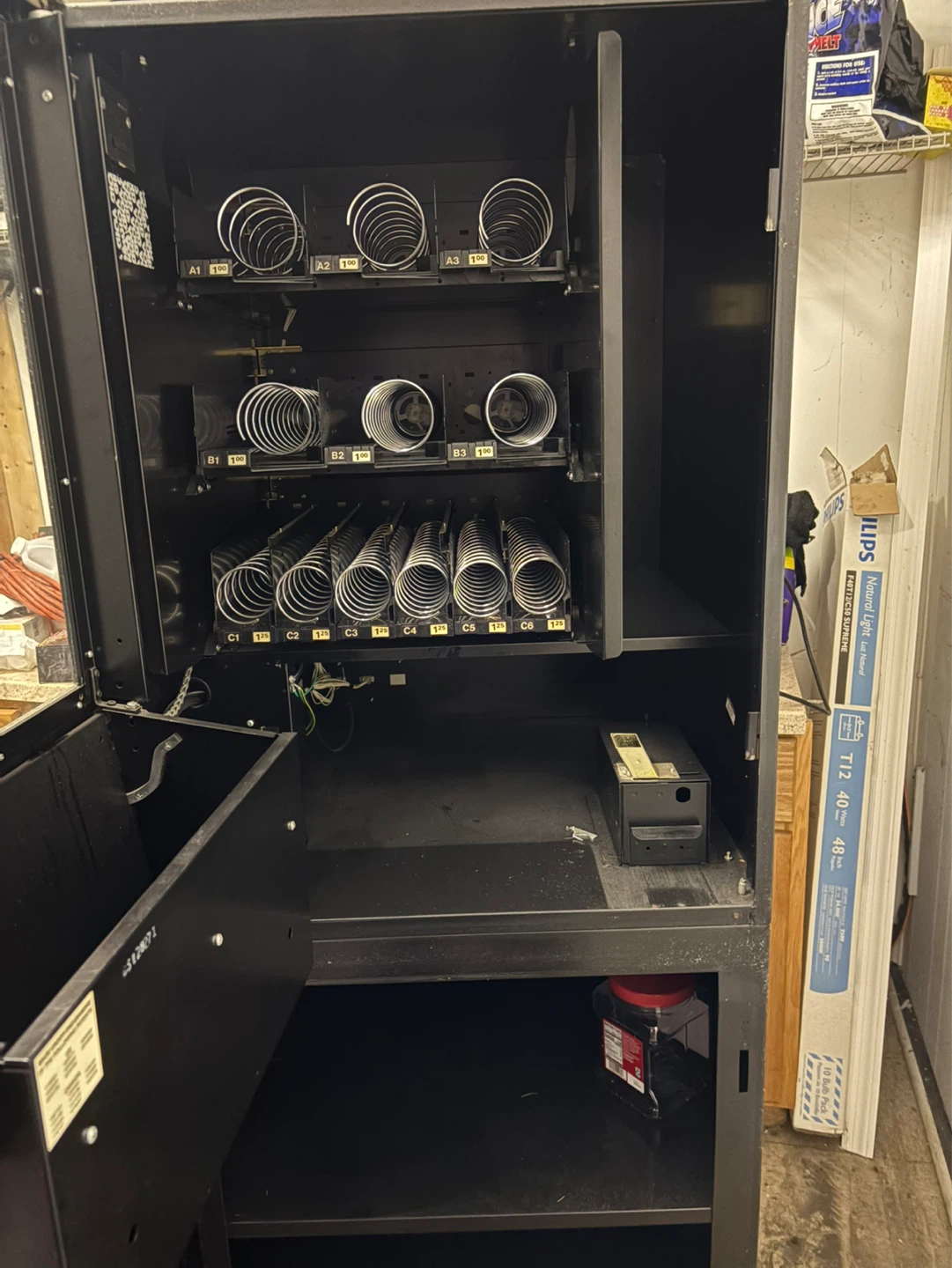 Commercial Vending Machine - photo 2