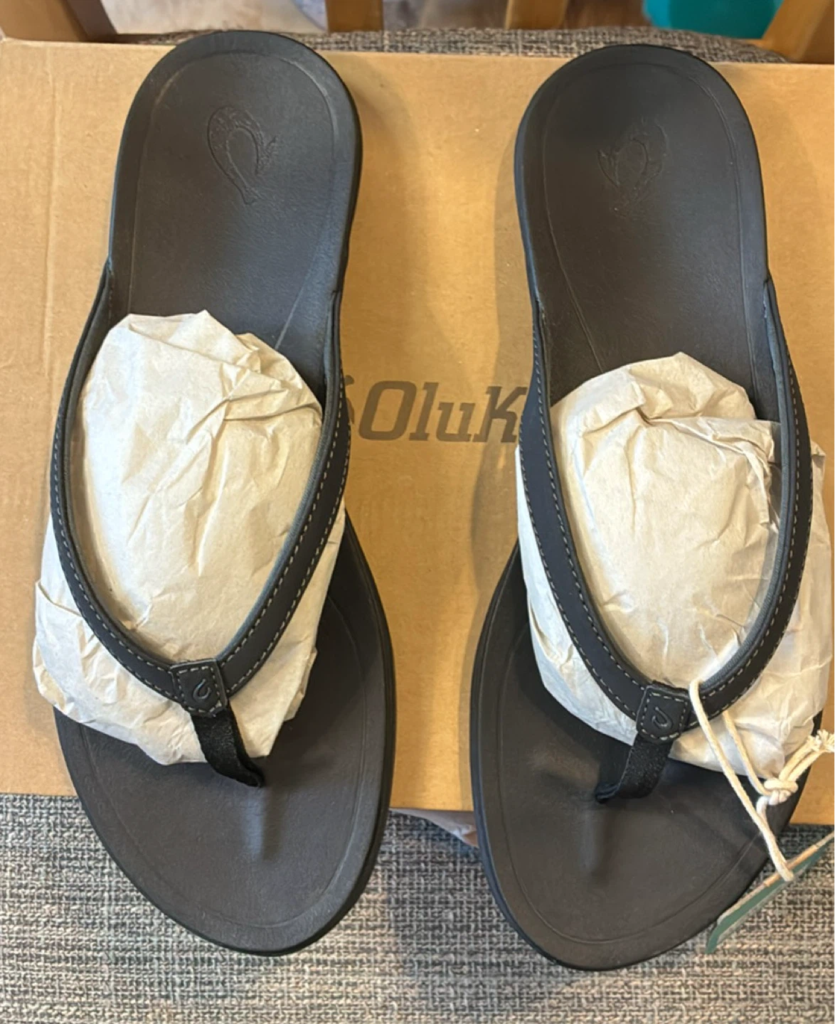 New OluKai Ho'opio Women's Flip Flops - Onyx/Onyx - Size 11