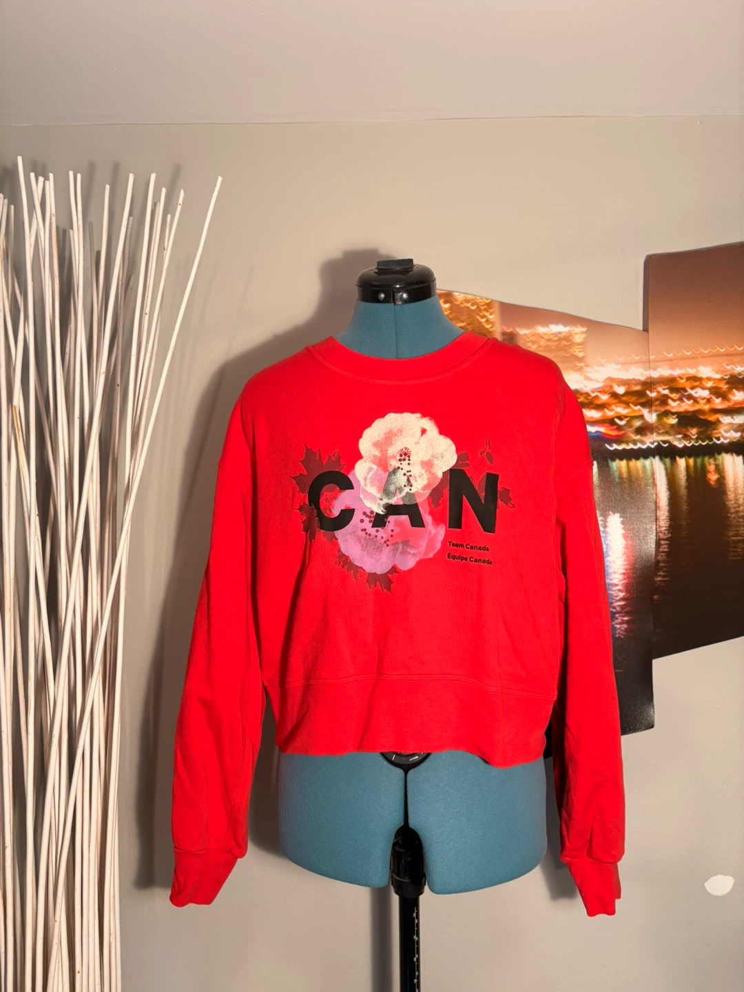 Lululemon Team Canada Red Crewneck Sweatshirt Size 4