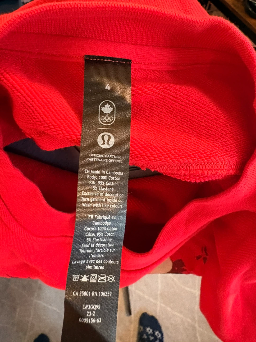 Lululemon Team Canada Red Crewneck Sweatshirt Size 4 - photo 4