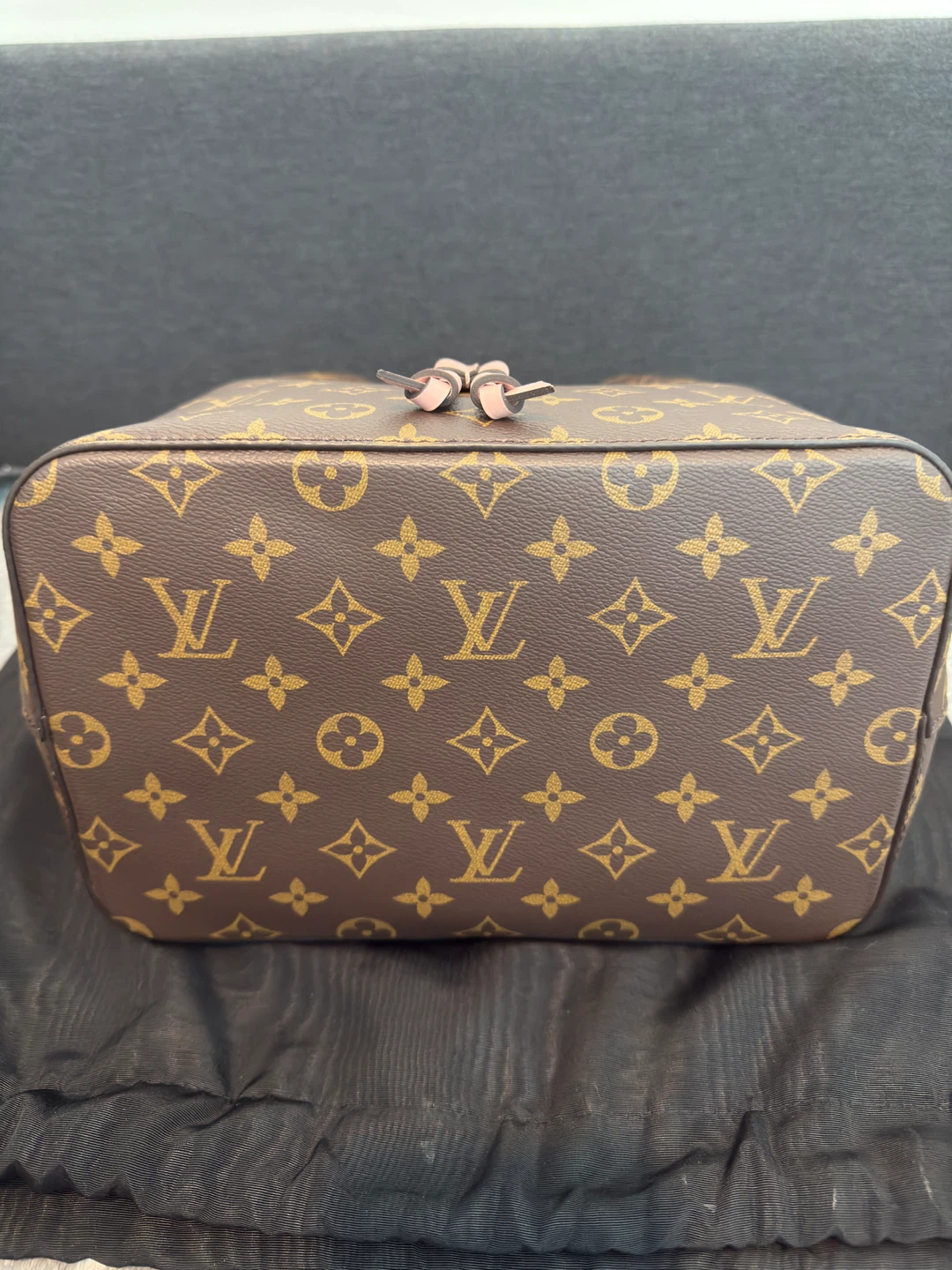 100% Authentic Louis Vuitton Neonoe MM44022 - photo 3