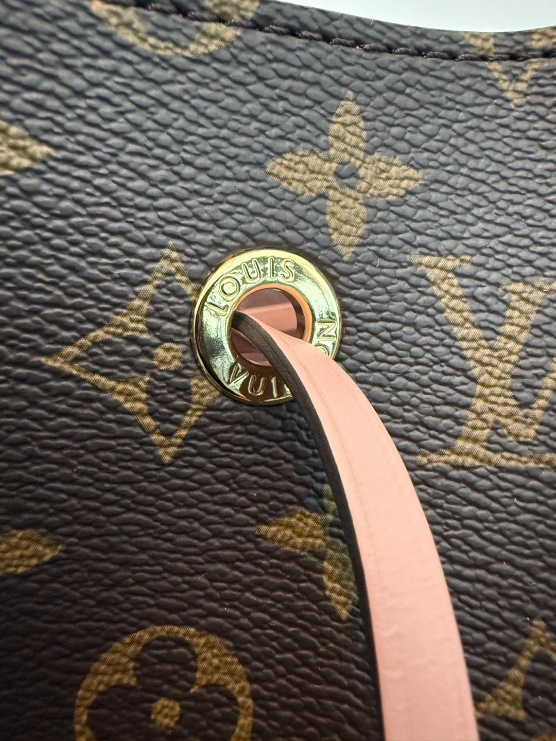 100% Authentic Louis Vuitton Neonoe MM44022 - photo 2