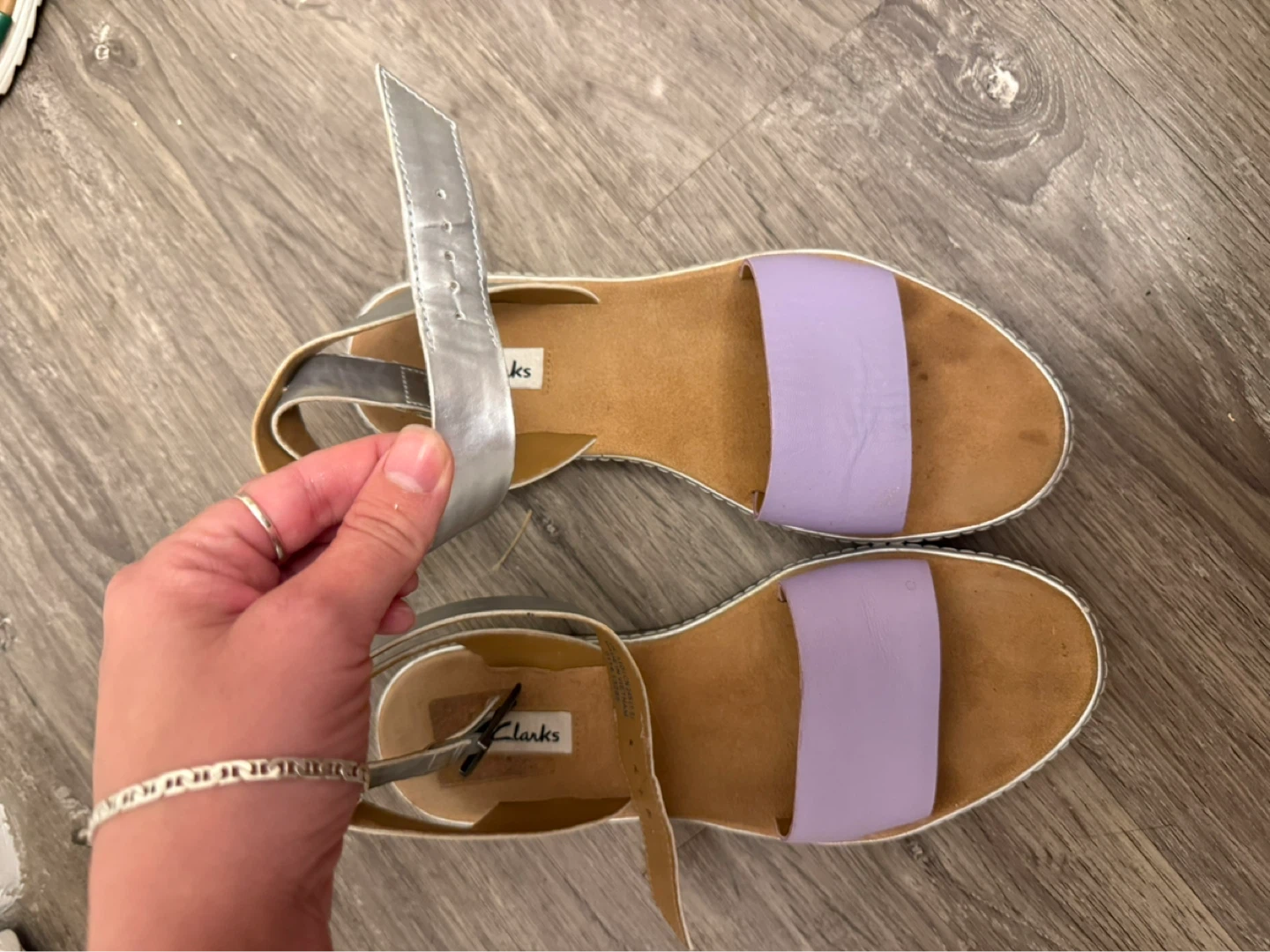 Clarks Women's Lavender and Silver Flat Sandals size 5.5 - photo 3