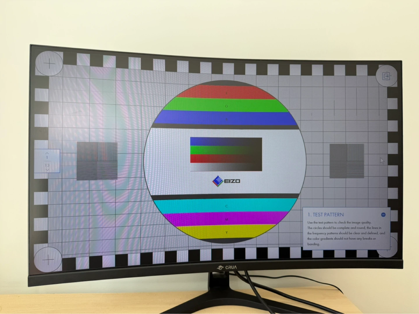 CRUA Curved Monitor