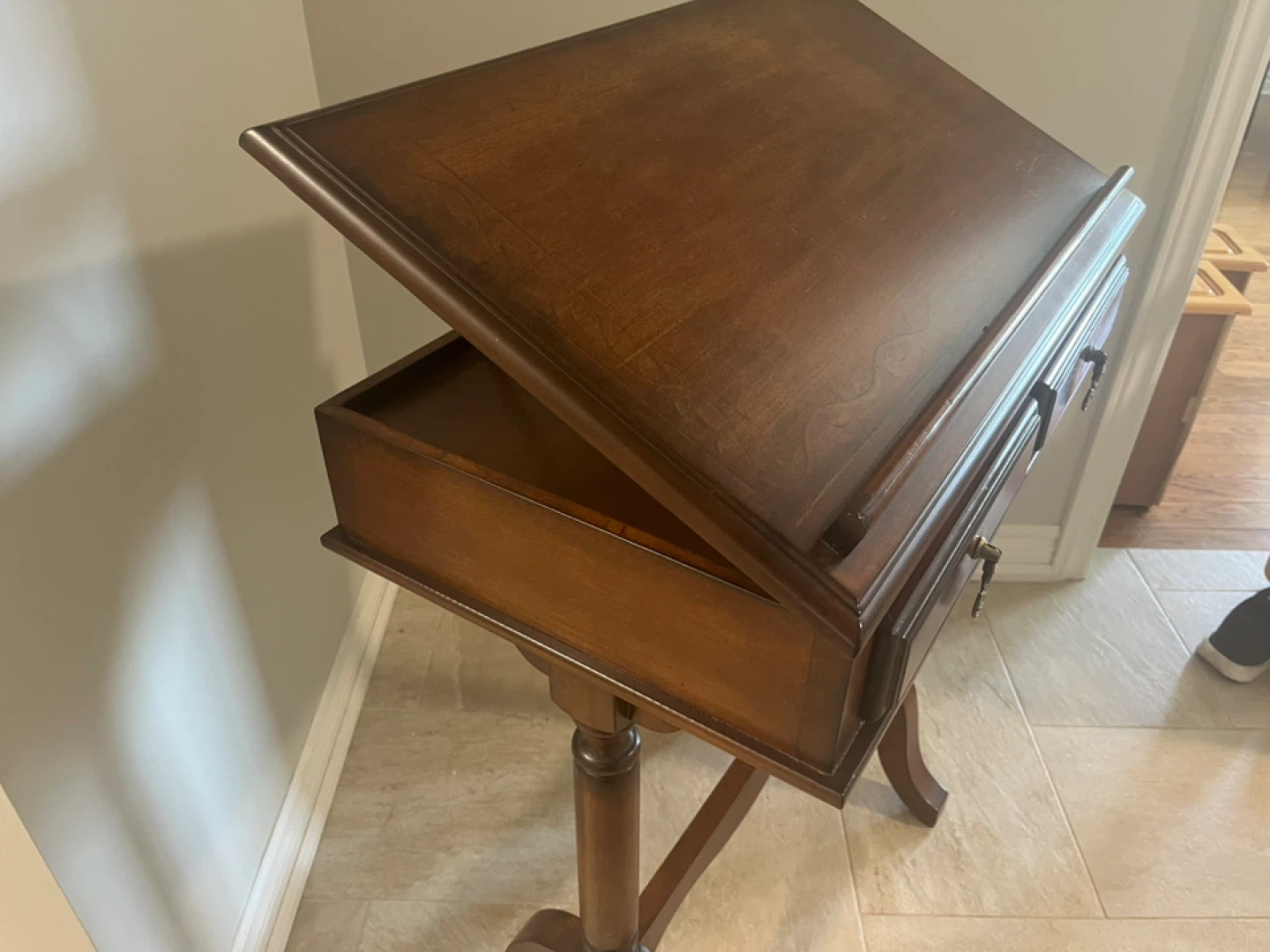 Vintage wooden lectern desk - photo 5