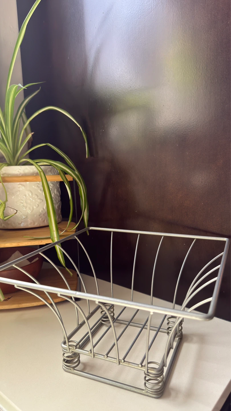 Wire fruit basket