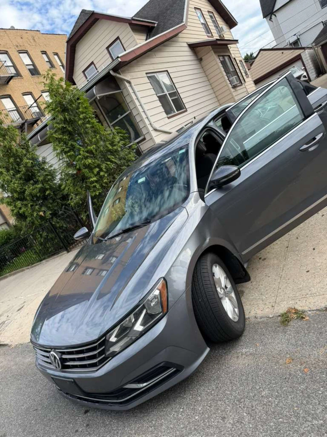 Gray Volkswagen Passat Sedan - photo 3