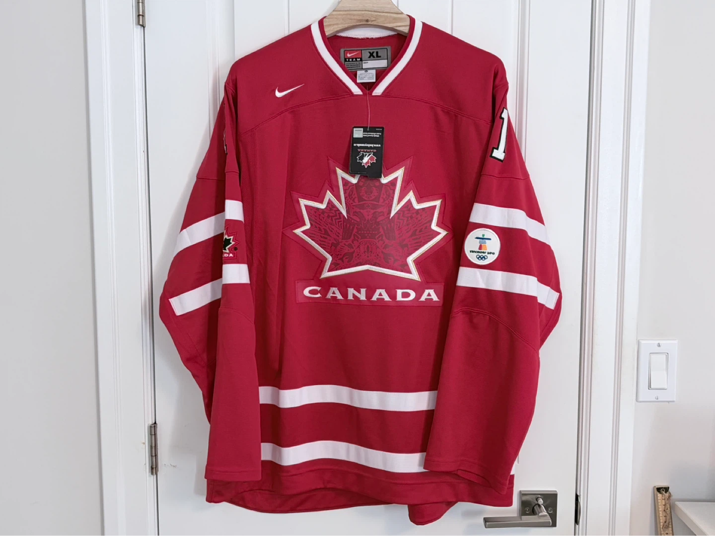 BNWT Authentic Nike 2010 Canada Roberto Luongo Jersey XL