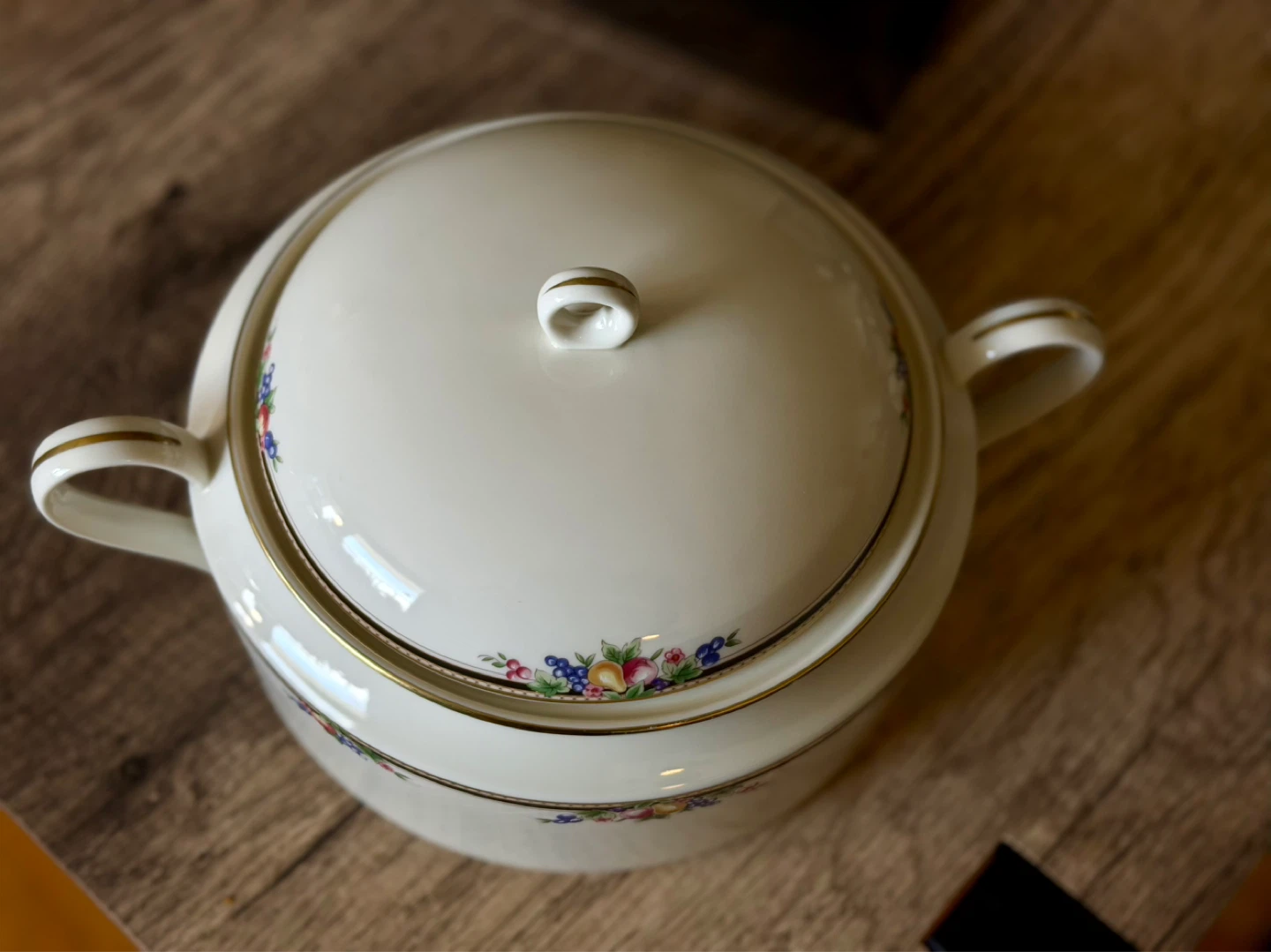 Mikasa 2.5 Qt Round Covered Casserole Harvest Glory Fine China - photo 2