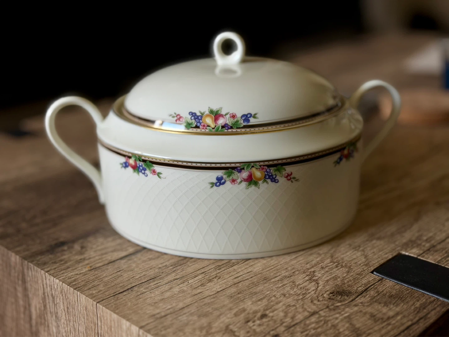 Mikasa 2.5 Qt Round Covered Casserole Harvest Glory Fine China