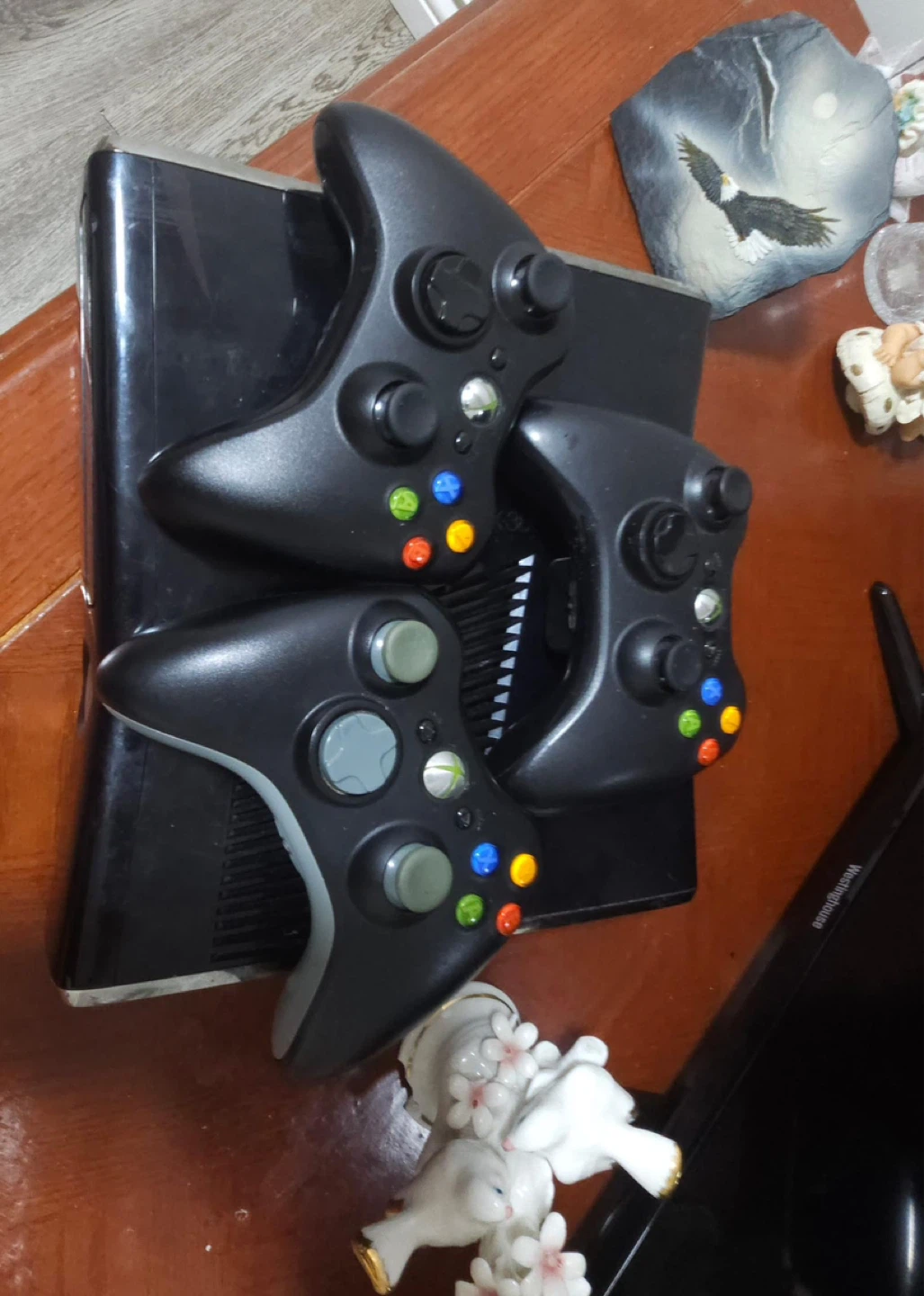 Xbox 360 Slim in good working condition + Physical video Games.