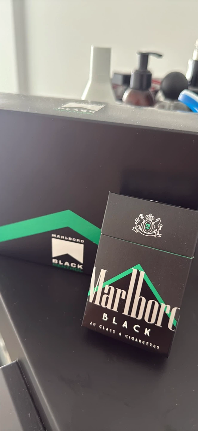 Marlboro Black Menthol Cigarettes
