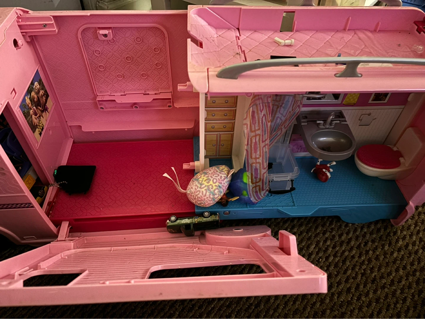 Barbie Pink Camper Van Toy - photo 5