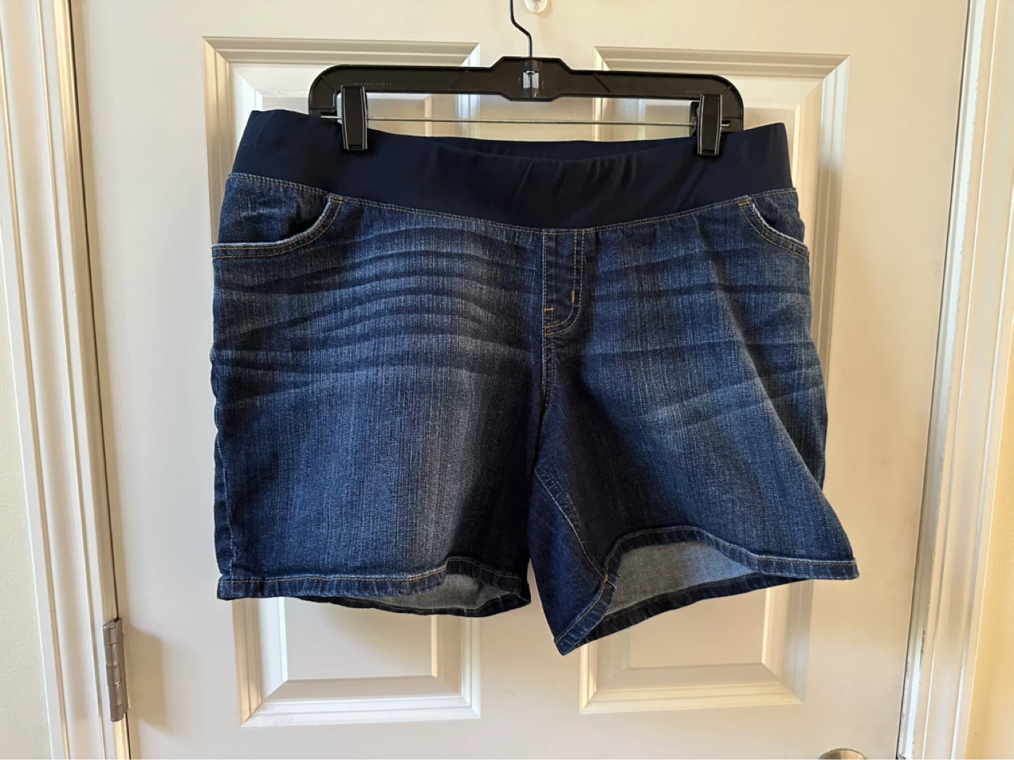 Liz Lange Maternity Denim Shorts Size L - photo 3