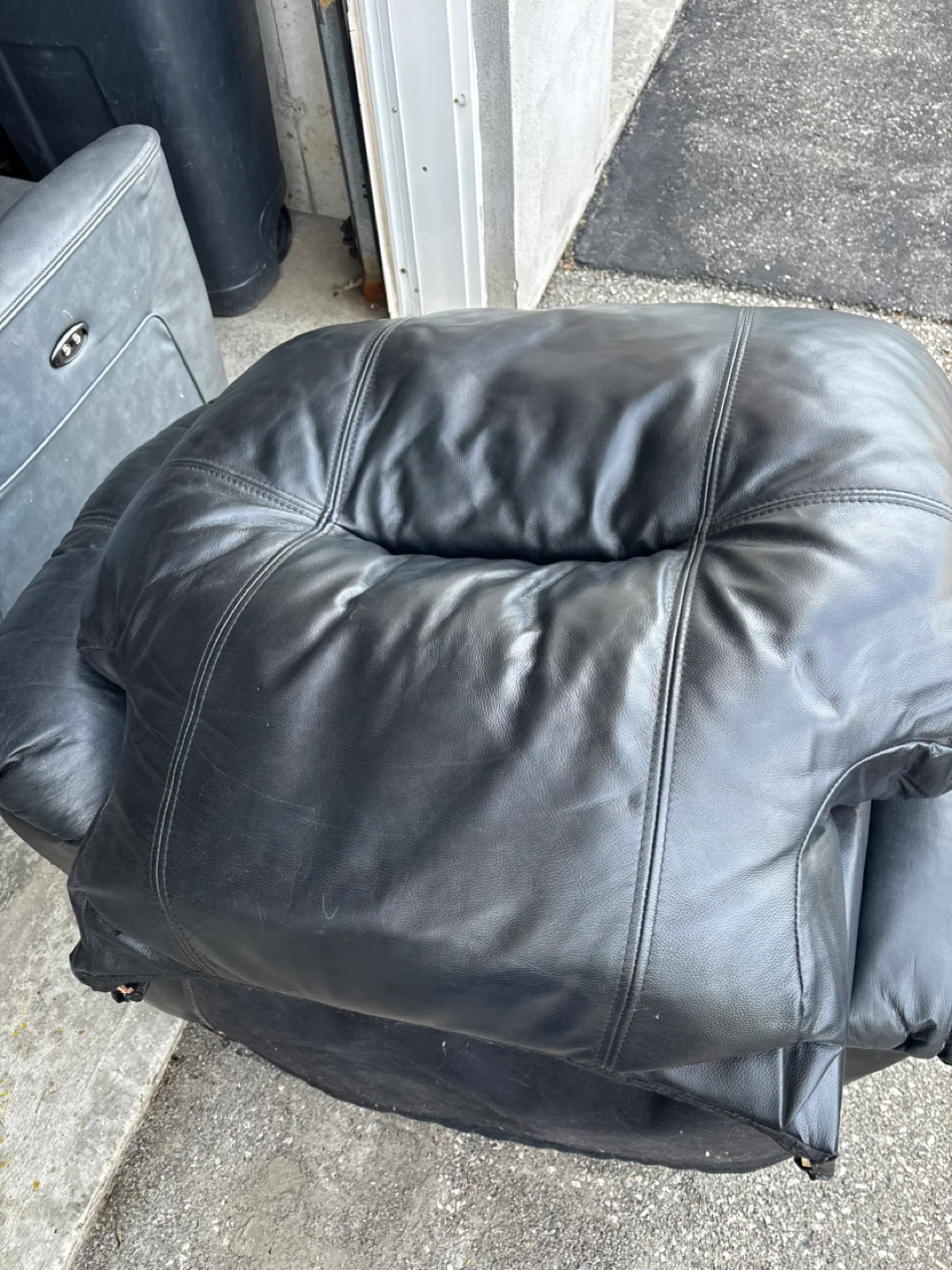 Black Leather Recliner Chair - photo 2
