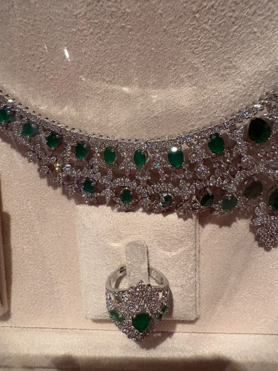 Emerald and American Diamond Jewellery Set - photo 3