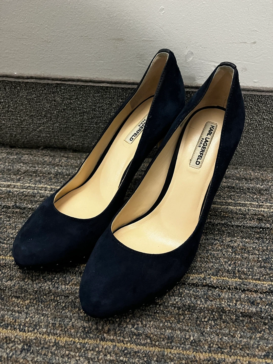 Karl Lagerfeld Navy Suede Heels size 7 - photo 5