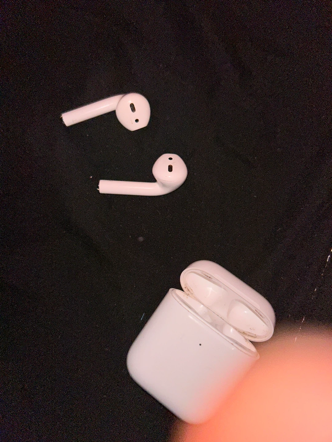Apple AirPods (2nd generation) with Charging Case - photo 2