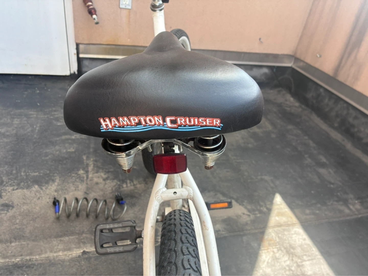 White Hampton Cruiser Bicycle - photo 2