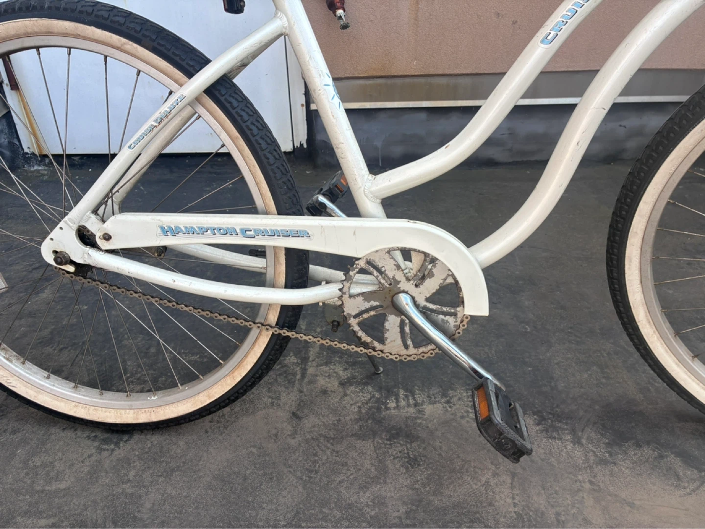White Hampton Cruiser Bicycle - photo 5
