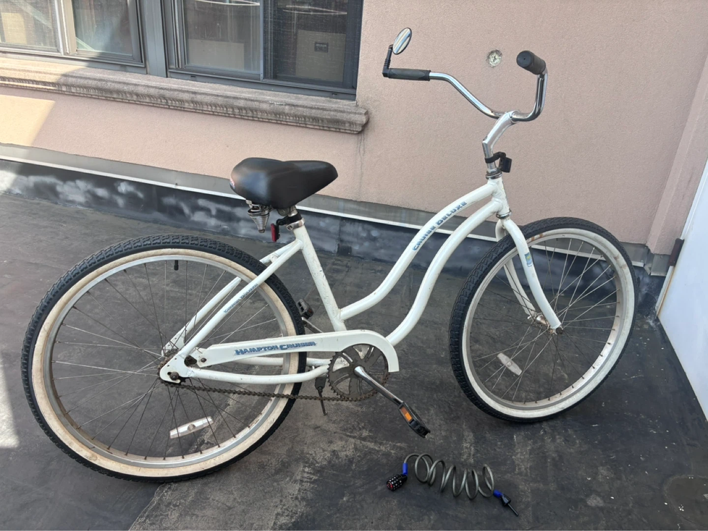 White Hampton Cruiser Bicycle - photo 3
