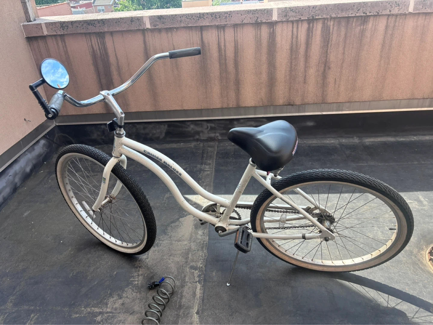 White Hampton Cruiser Bicycle