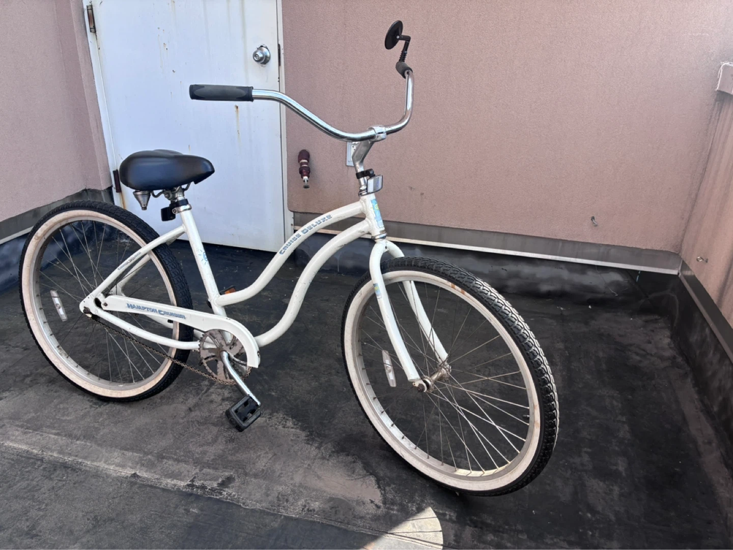 White Hampton Cruiser Bicycle - photo 4