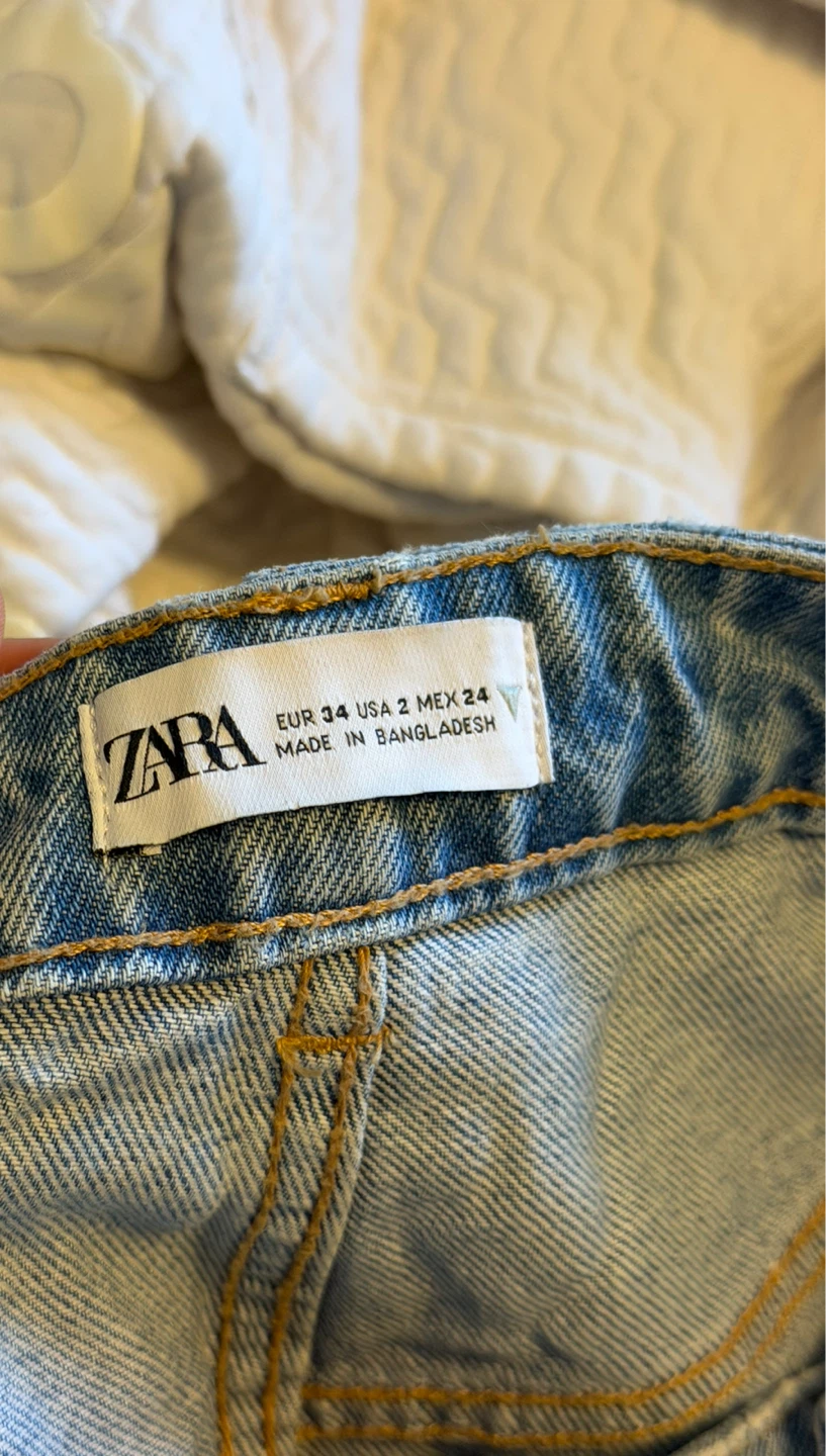 Zara High-Waisted Mom Jeans - Light Wash Denim - photo 3