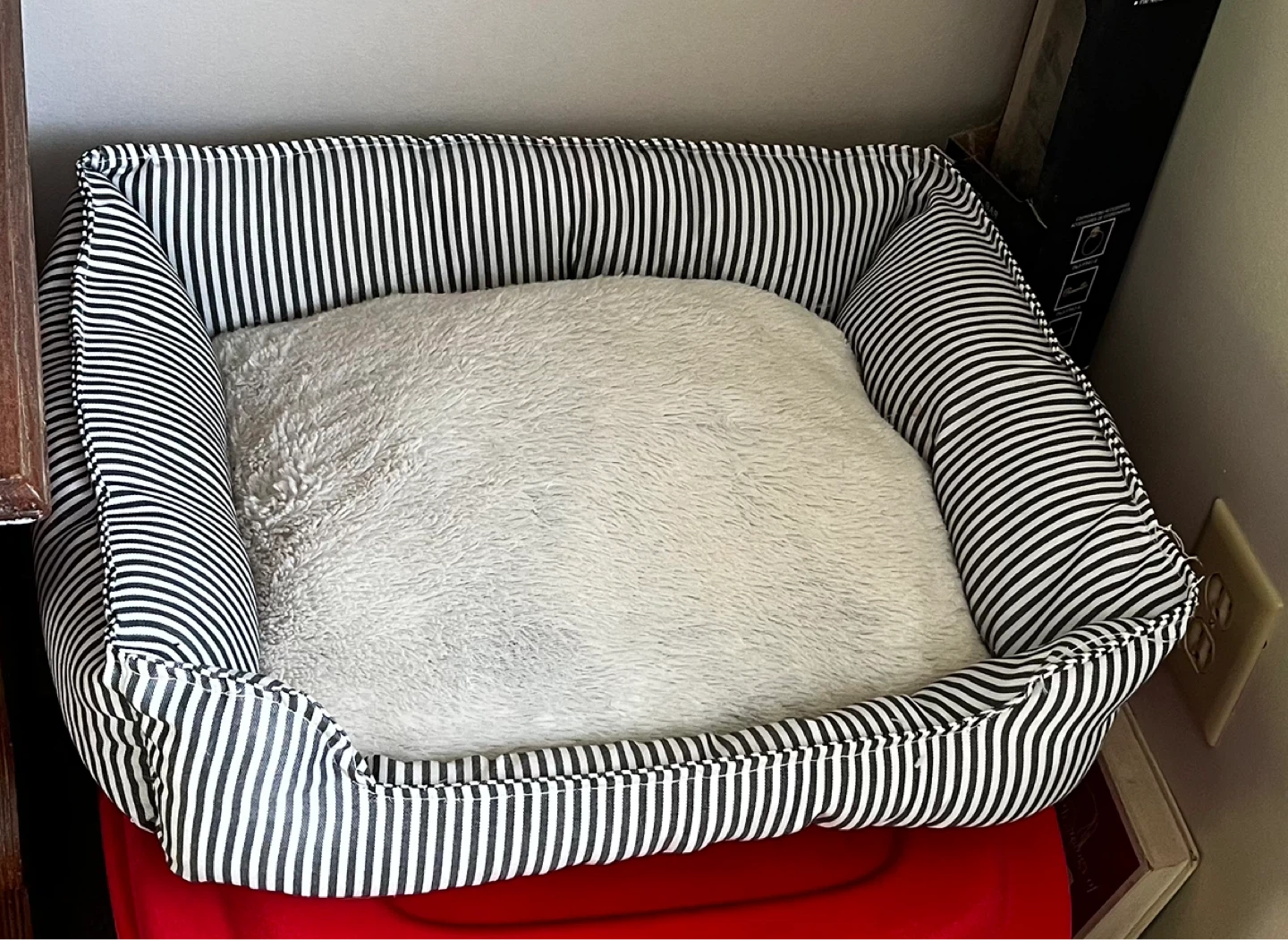 Striped Pet Bed - photo 3