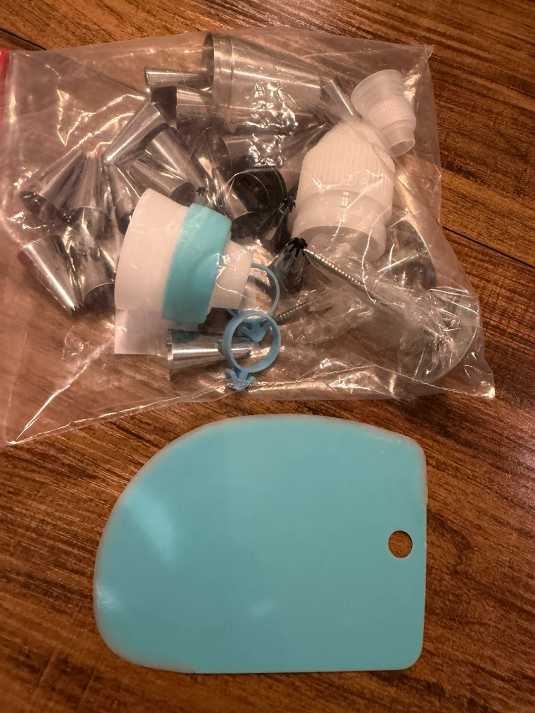 Set of Cake Decorating Icing Piping Tips Couplers & Scraper - photo 4