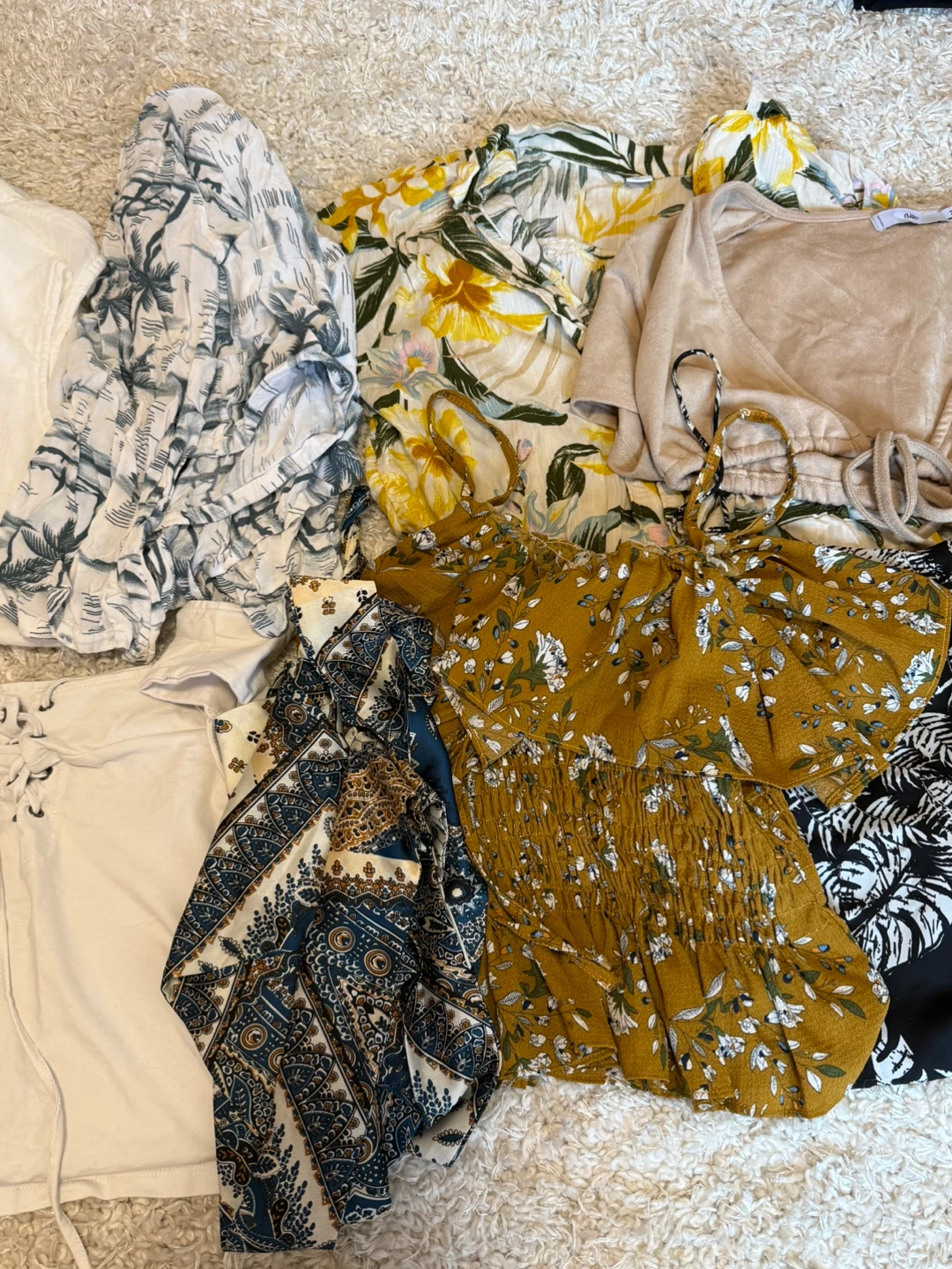 Assorted Women's Medium Clothing Bundle - photo 4