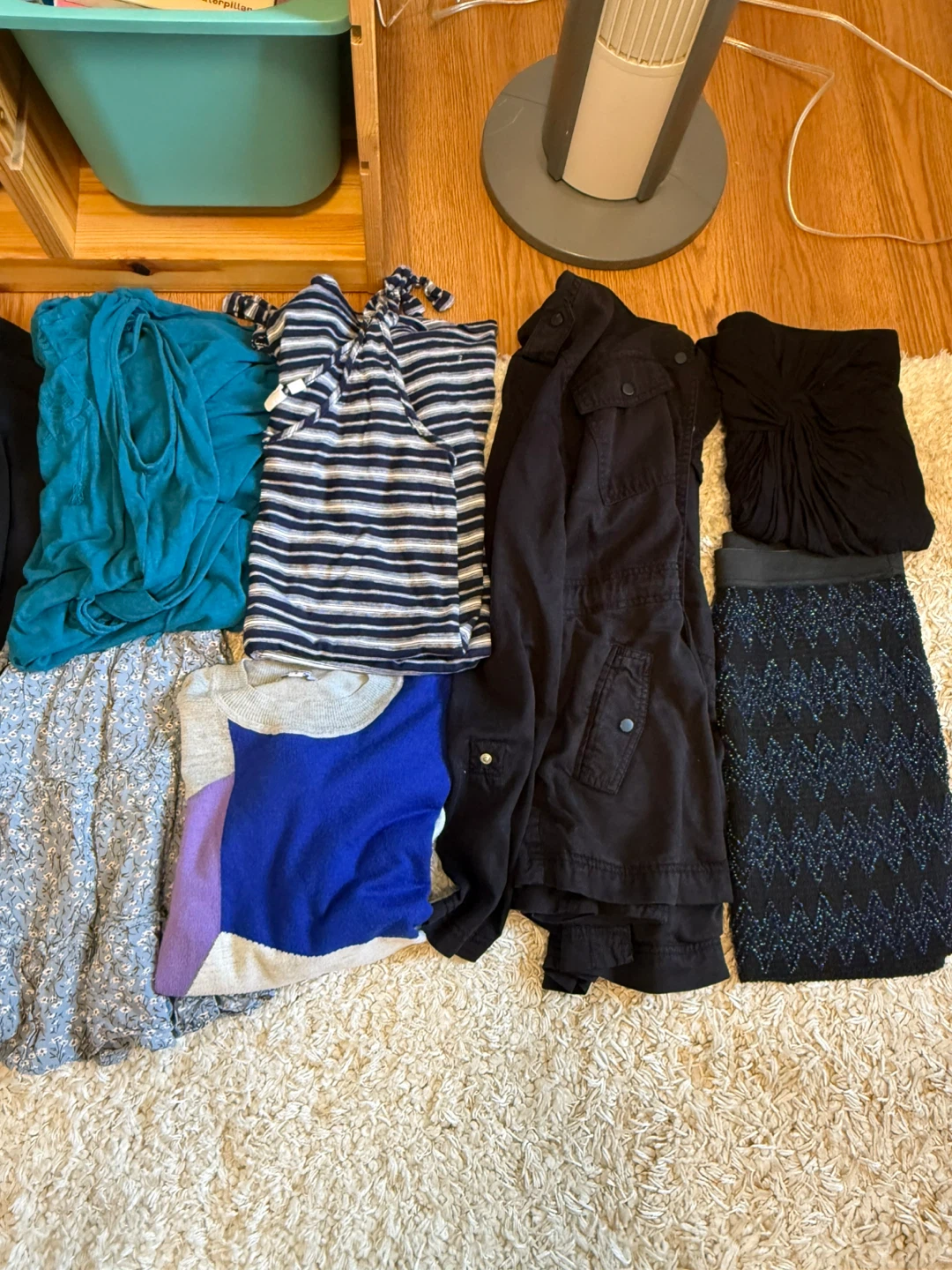 Assorted Women's Clothing Lot - Small - photo 2