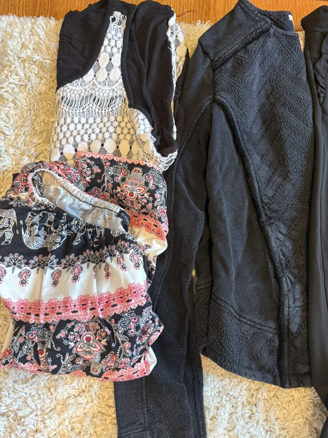 Assorted Women's Clothing Lot - Small - photo 5