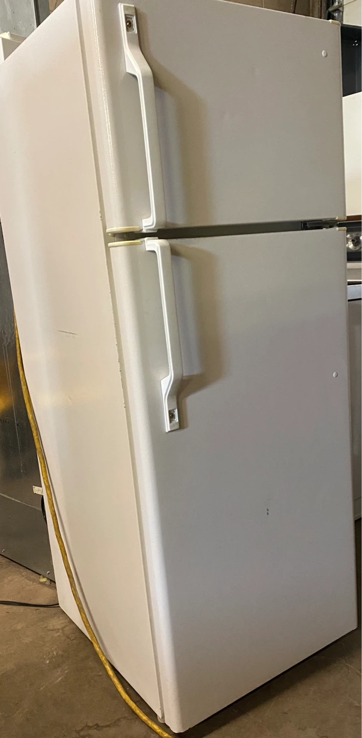 Apartment Size FRIDGE