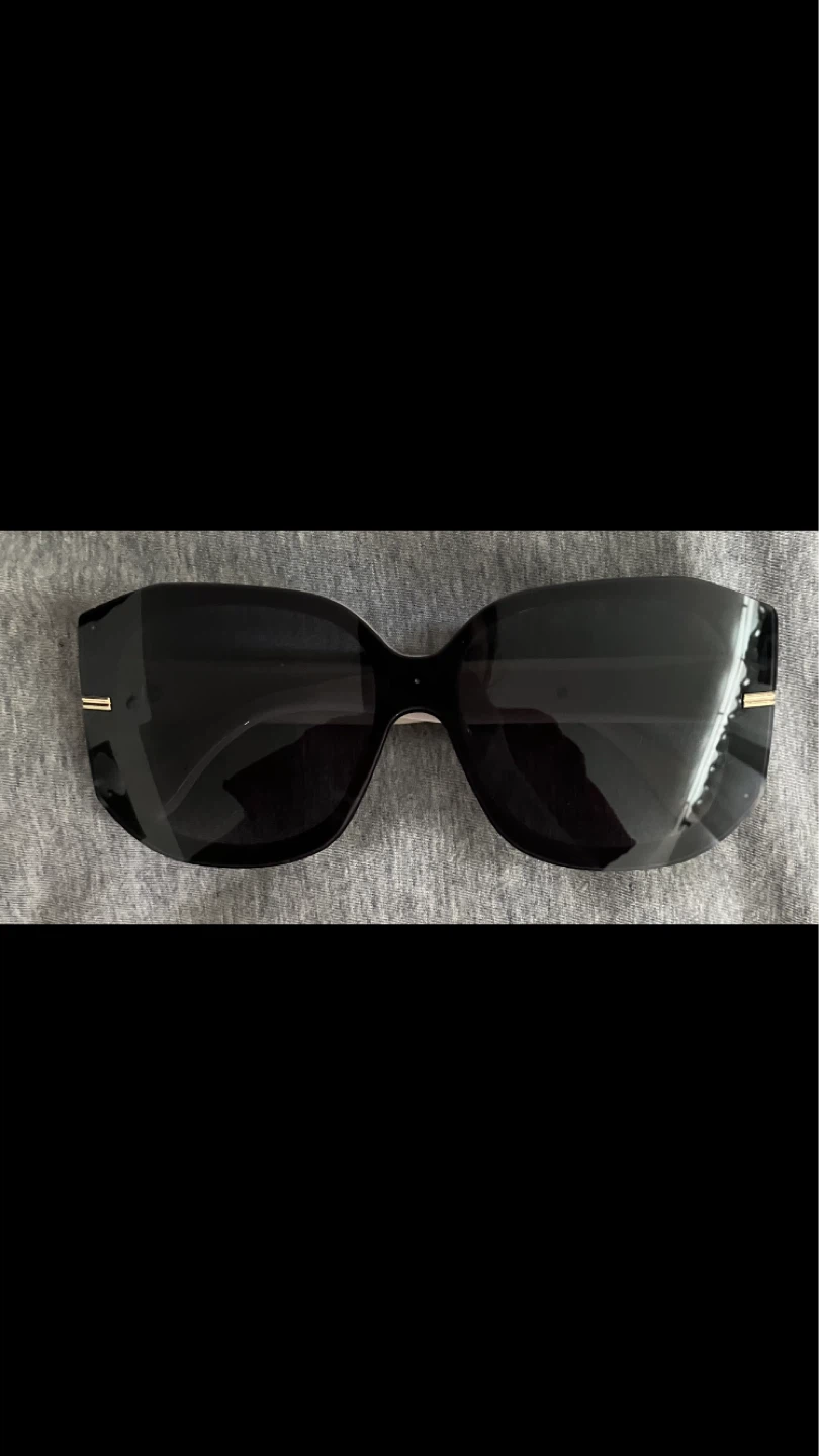 Oversized Black Rimless Sunglasses With Gold Accents 😎🖤