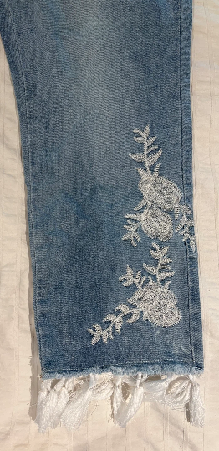 NWT TRIBAL SZ 12 Jeans White Embroidery & Tassel Skinny Crop - photo 2