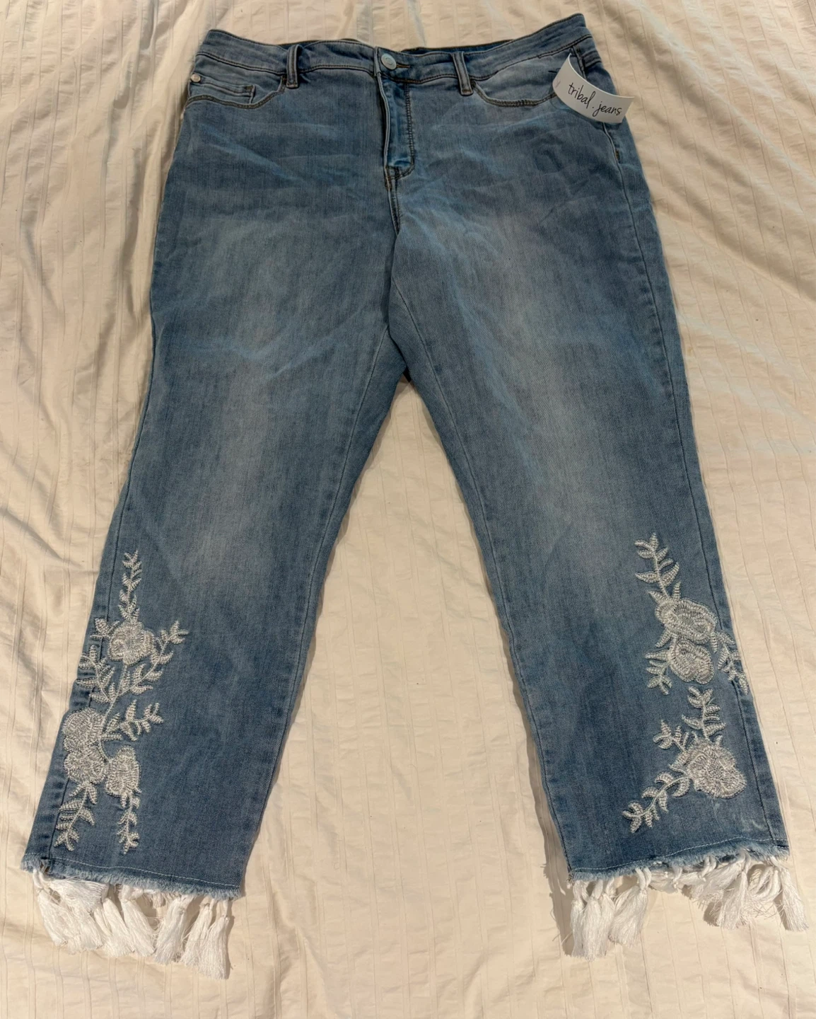NWT TRIBAL SZ 12 Jeans White Embroidery & Tassel Skinny Crop