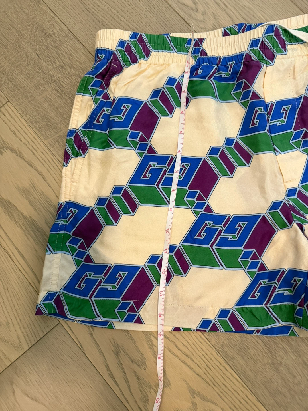 Gucci Men’s silk Shorts - photo 3