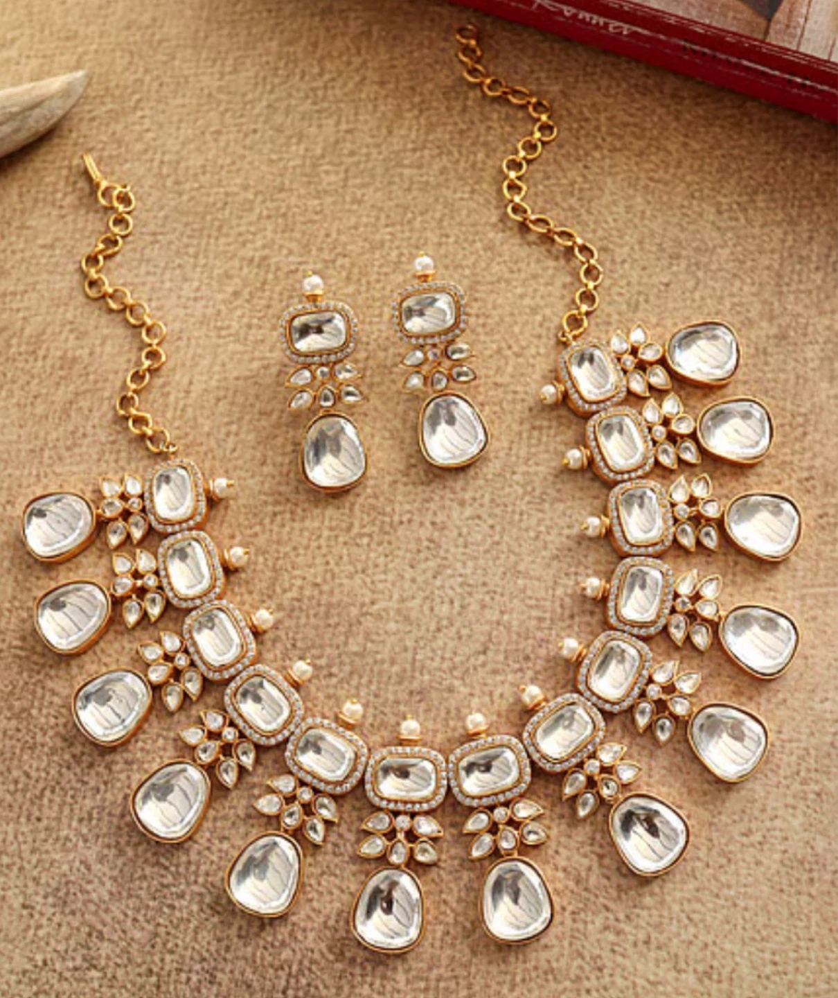 Gold-toned Kundan Necklace Set with Earrings