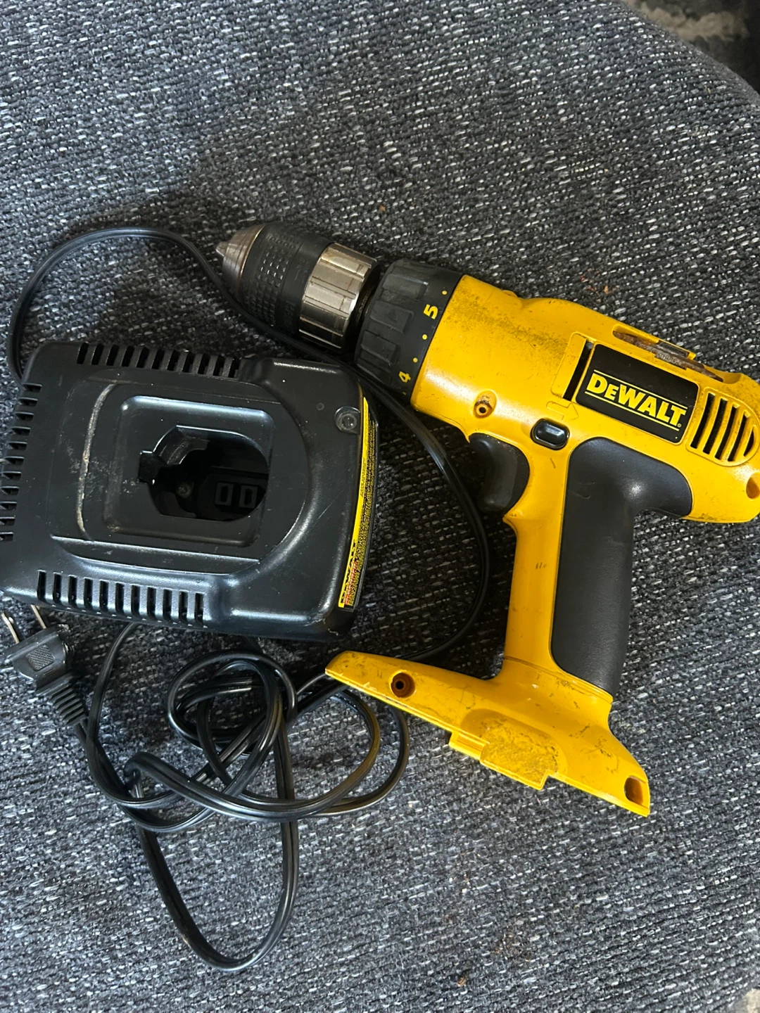 DeWalt Cordless Drill with Charger - photo 2