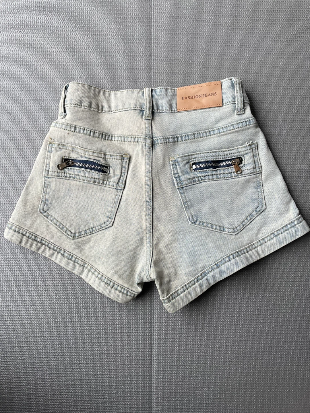 Light Wash Denim Shorts, size S - photo 2