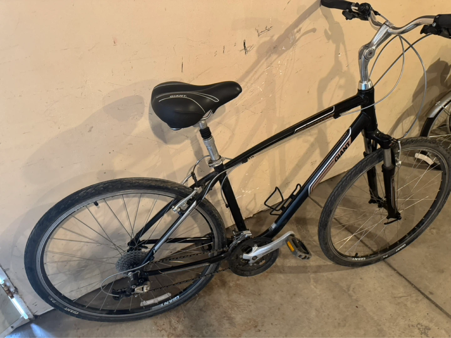 Giant Hybrid Bike - photo 3
