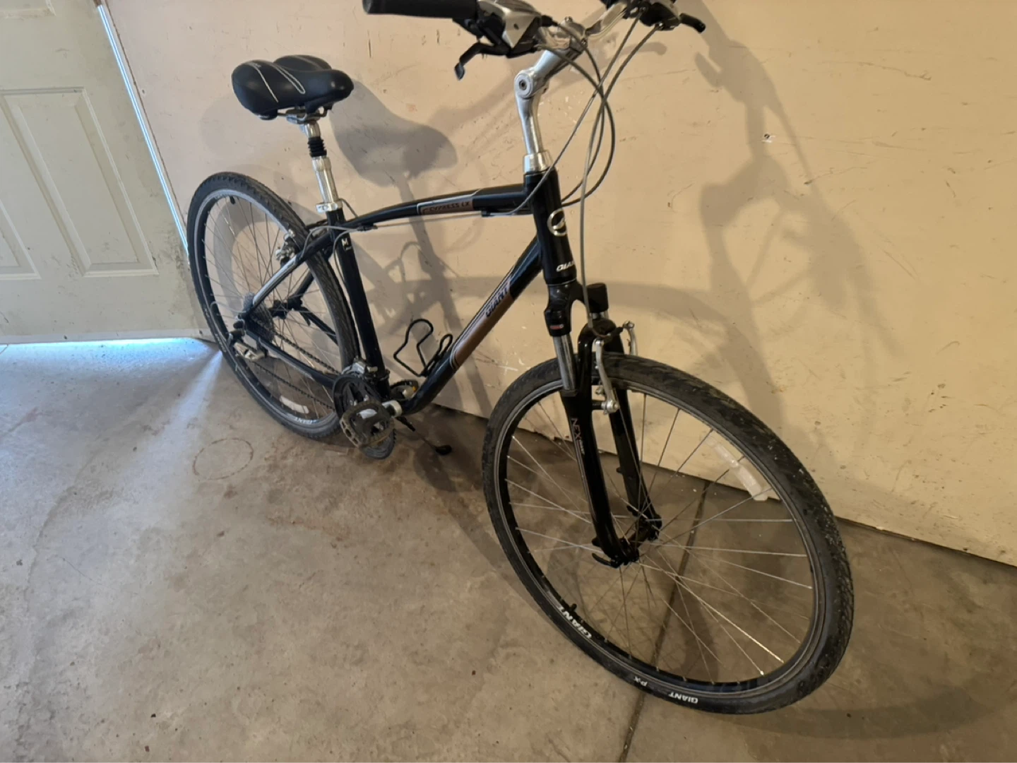 Giant Hybrid Bike - photo 2