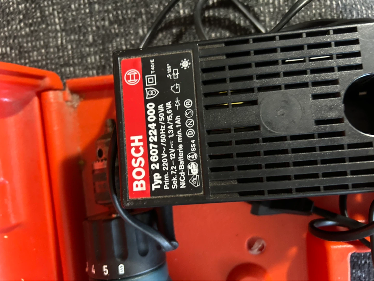 Bosch Cordless Drill with Charger - photo 4